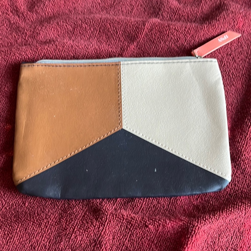 Neutral ipsy bag